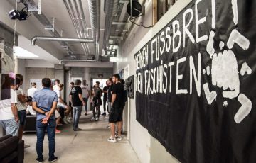 Unsere Dauerausstellung KIEZBEBEN erzählt, wie der FC St. Pauli wurde, was er heute ist – inklusive der klaren Kante gegen Rechts. Einfach das Bild anklicken für mehr Infos!