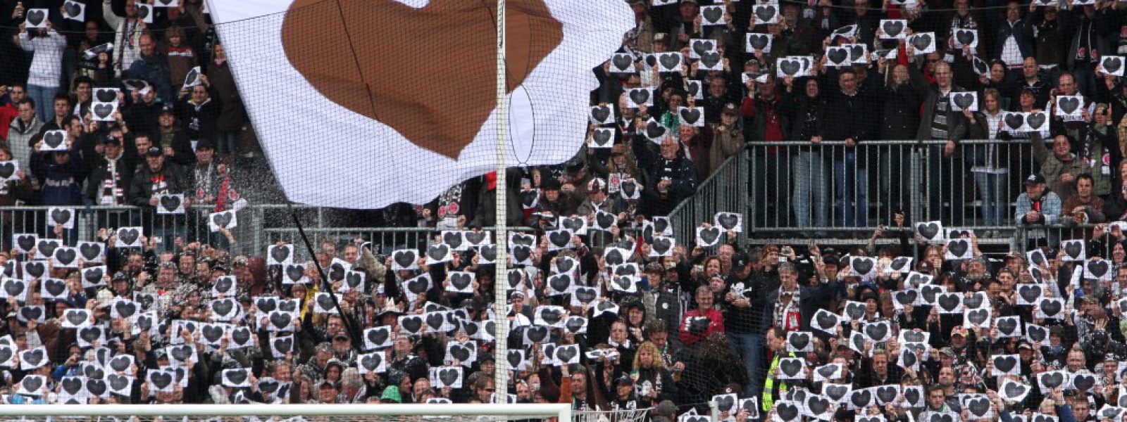 Nord Support-Choreo auf der Nordkurve. Foto: Antje Frohmüller Nord Support-Choreo auf der Nordkurve. Foto: Antje Frohmüller