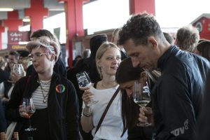 2122_kein_wein_den_faschisten_150