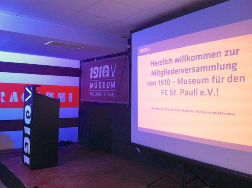 Begrüßung der Mitglieder auf der 1910-JHV Begrüßung der Mitglieder auf der 1910-JHV