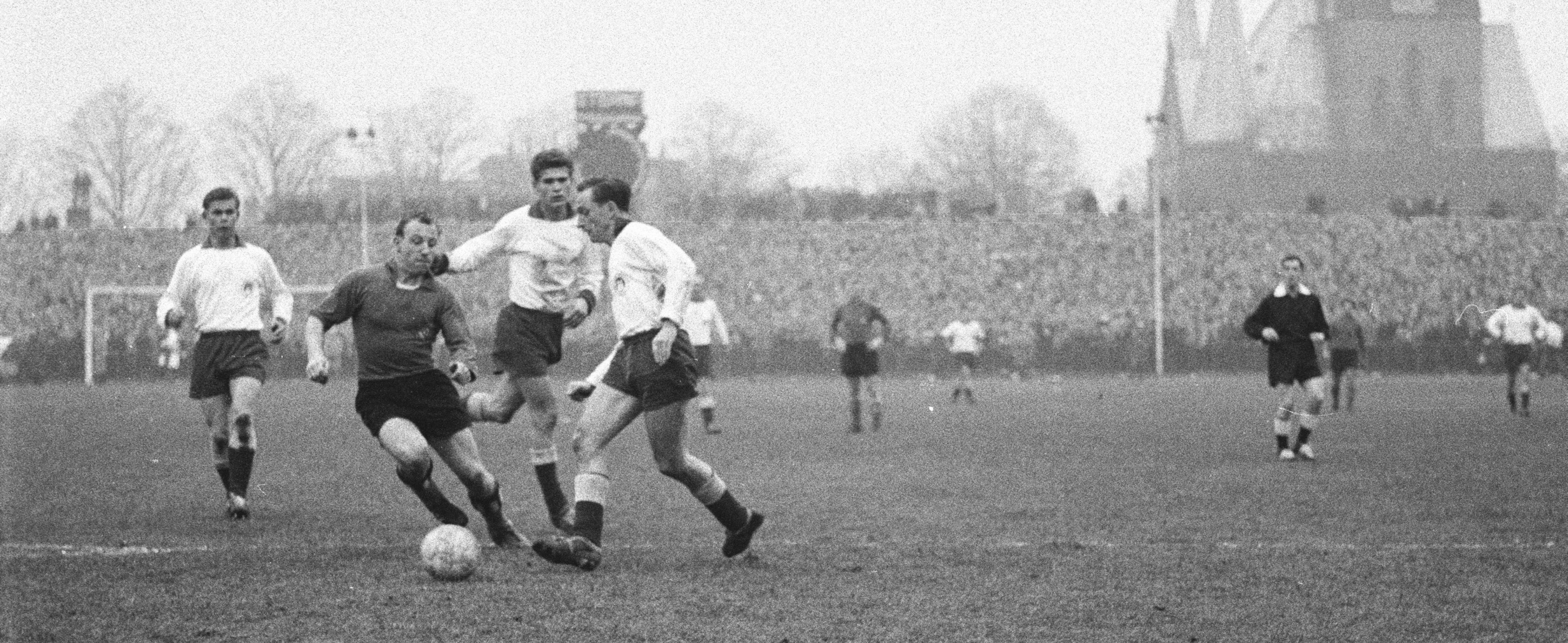 Uwe Seeler beim Hamburg Derby